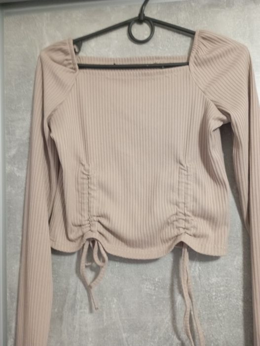 Трикотажна кофточка бежевого кольору