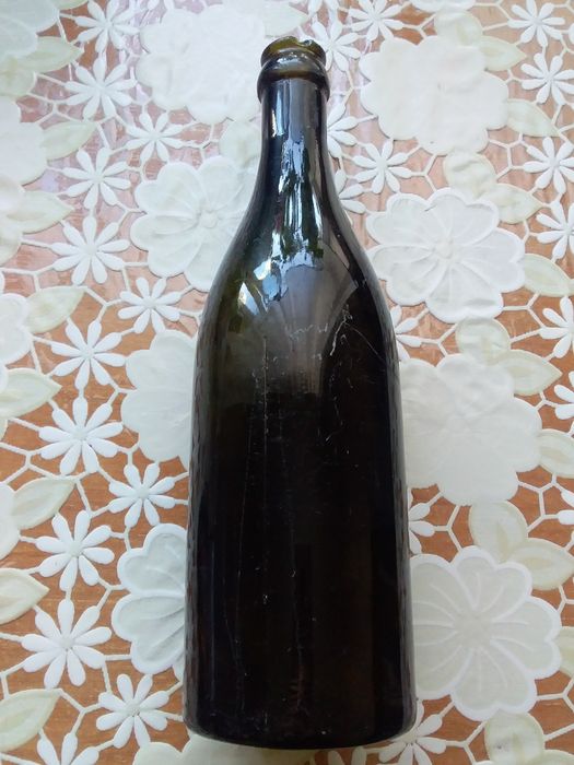 Продам бутылку 30-х  годов