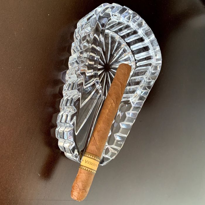 Cinzeiro de charuto, Cristal D’Arques, em vidro.
Novo. Nunca usado!