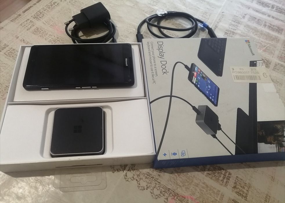 Microsoft dock station! Полный комплект! Без телефона!