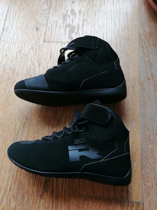 Botas novas para mota
