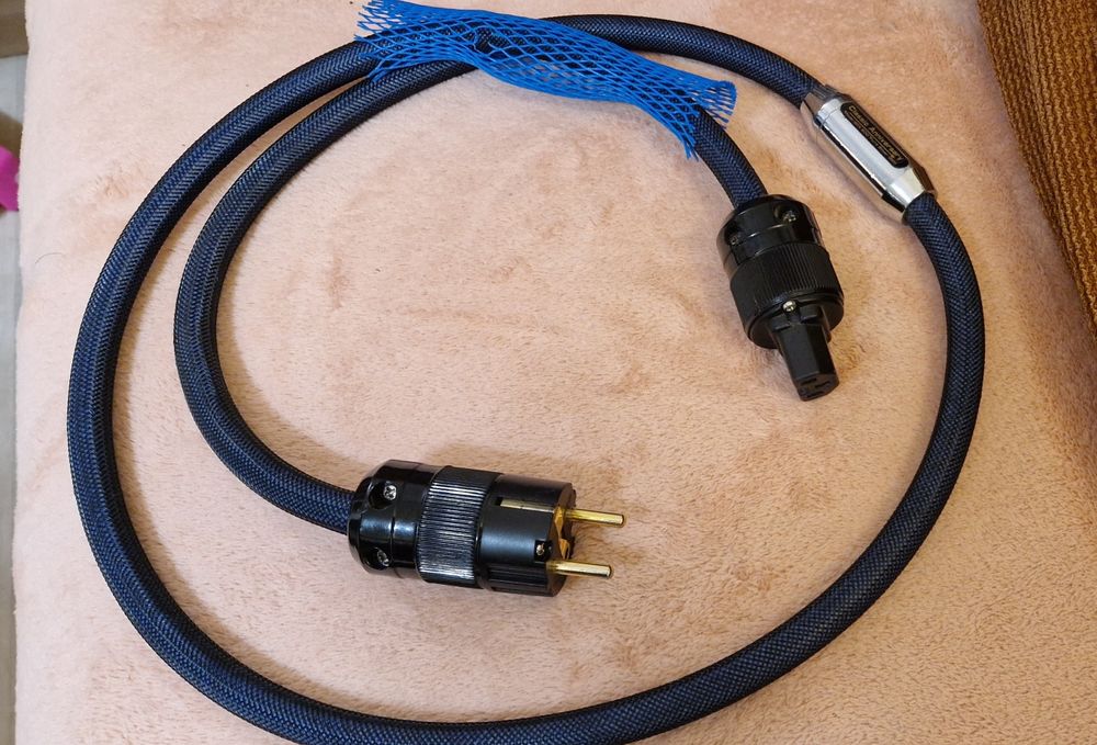 Świetny kabel zasilający