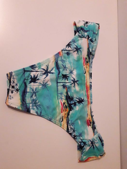 Biquini verde água com palmeiras