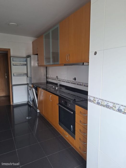 Apartamento para Arrendamento em Excelente Estado