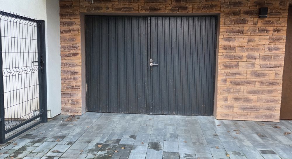 Brama garażowa drewniana ocieplana