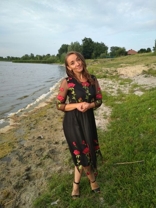 Сукна міді, вечірня в українському стилі, з трояндами