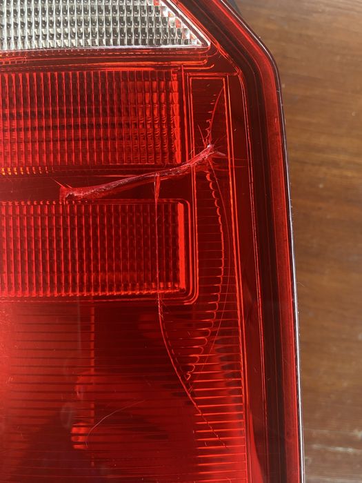 Продам два різних стопа на volswagen T6 лівий та правий