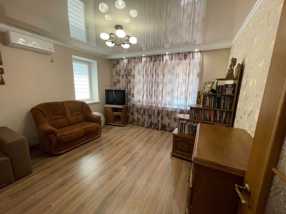 Продається затишна 1 кімнатна квартира район яхт клубу ц10