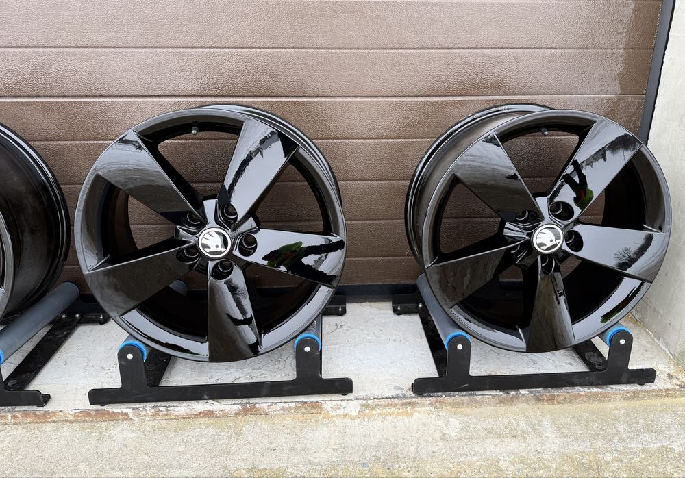 4x felgi aluminiowe Czarne 5x112 r17 et40 7J Alufelgi Oryginał Skoda