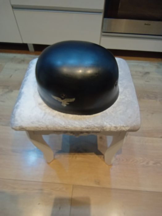 Niemiecki Chełm spadochronowy. Replika.