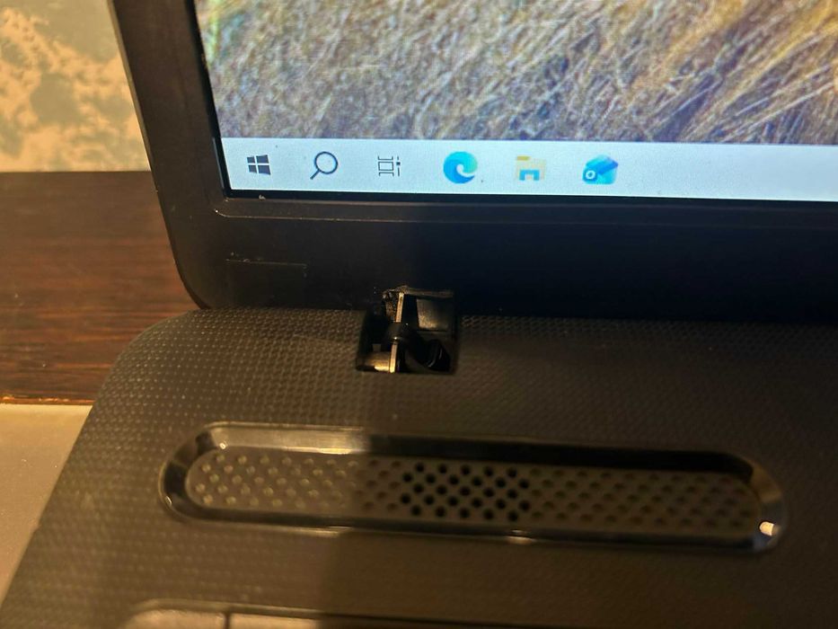 Sprzedam laptop ekranem 17.3''