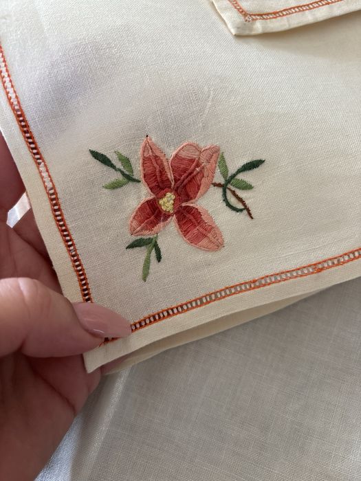 Toalha de mesa bordada a mão e 7 guardanapos