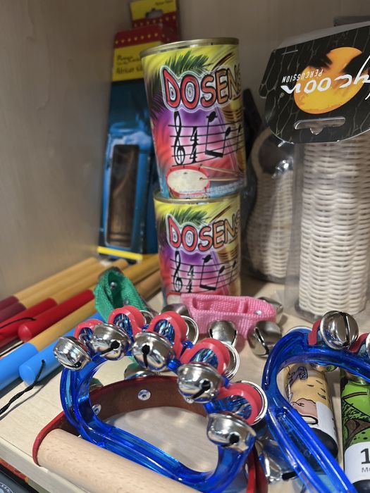 Tamburyn, dzwonek ręczny, dzwonki sań - perkusjonalia, perkusyjne