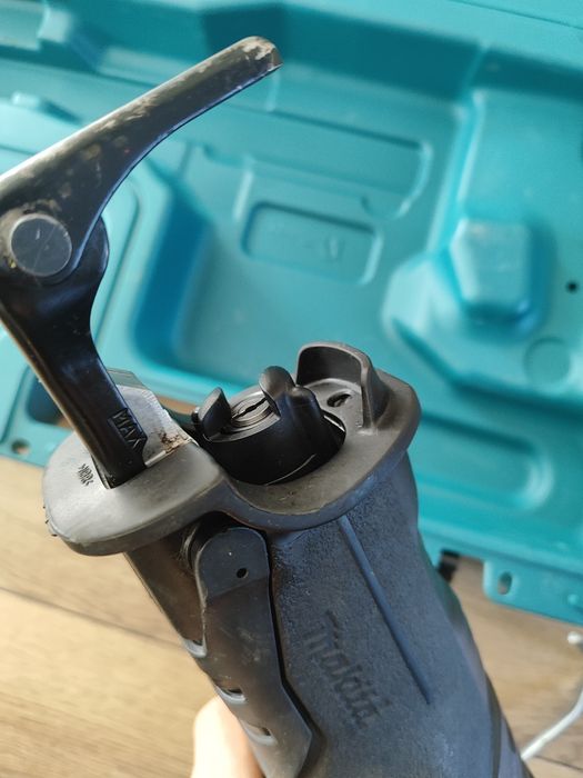 Akumulatorowa piła szablasta Makita 36v (2x18v), rok 2025