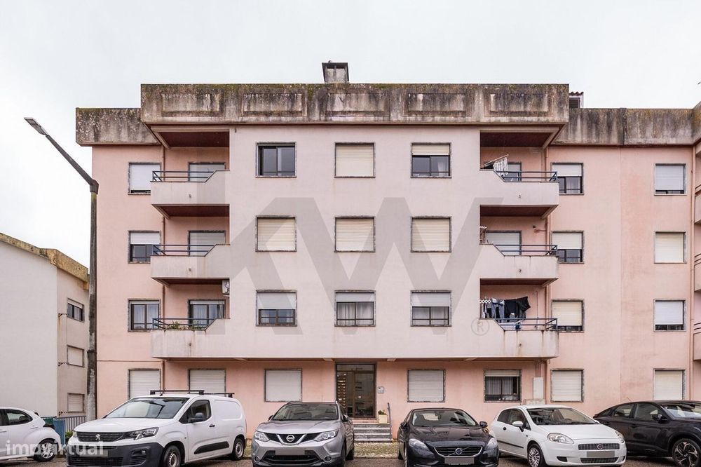 Apartamento T9 em Dúplex com garagem e duas entradas independentes | R