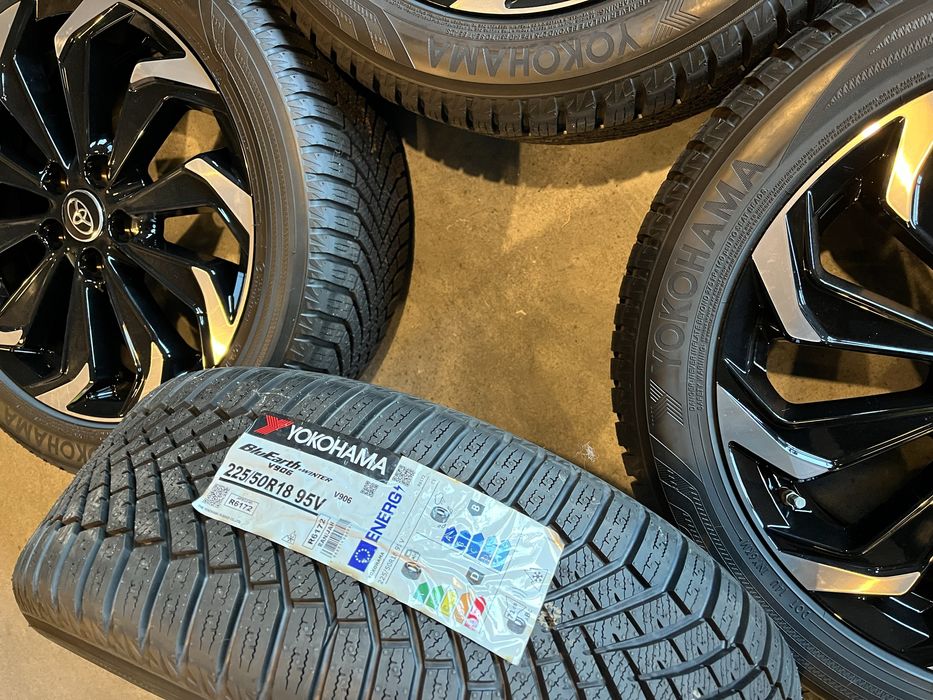 Koła Zimowe 18 Toyota Corolla Cross 225/50R18 Nowe 5x114,3 Yokohama