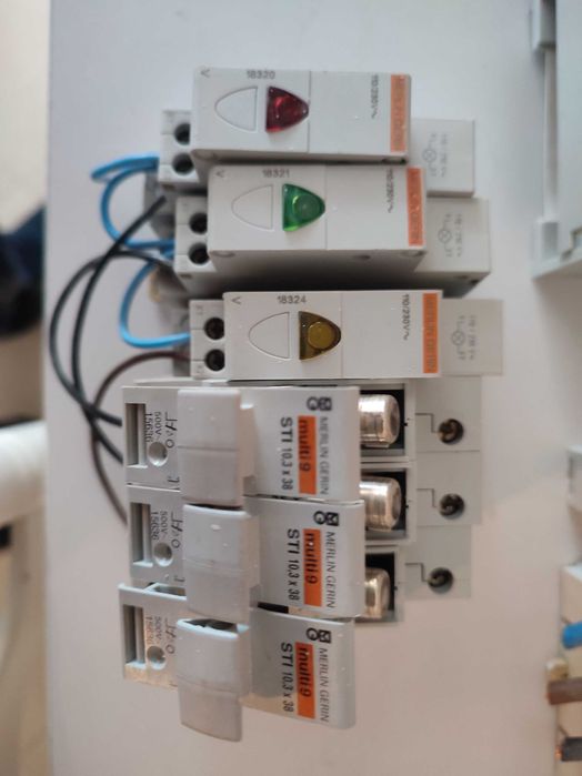 Material elétrico novo e usado