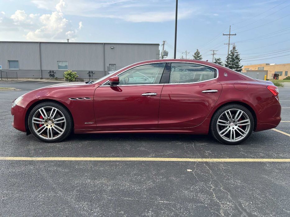 Maserati Ghibli      2019