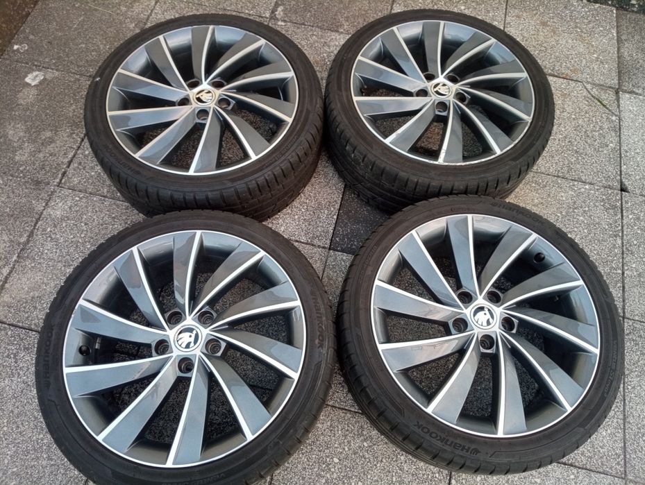 Skoda Octavia,Superb felgi z oponami 225/40/18 oryginał