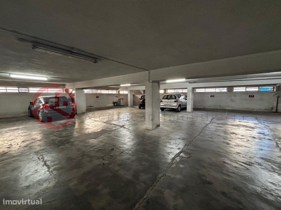 Apartamento T1 com parqueamento e elevador no centro da Costa da Ca...
