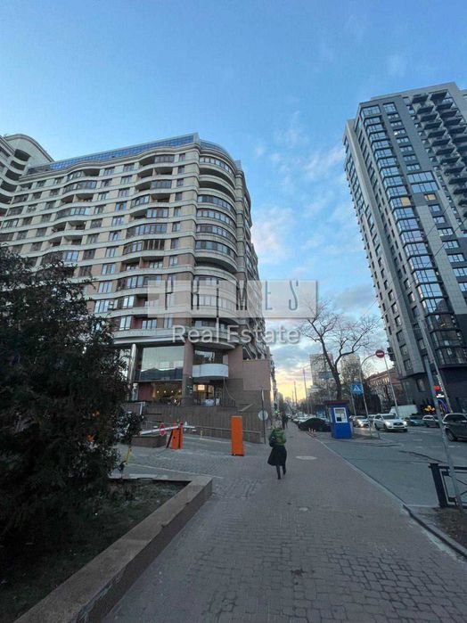 Продаж фасадного приміщення, вул. Жилянська, ЖК Diplomat Hall