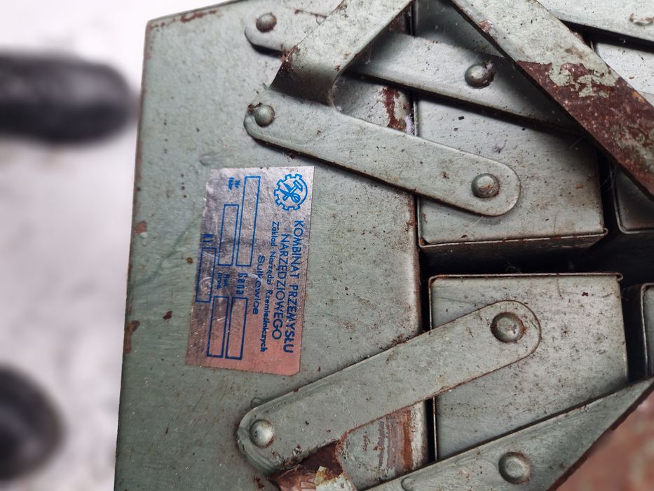 Skrzynka narzędziowa zprl