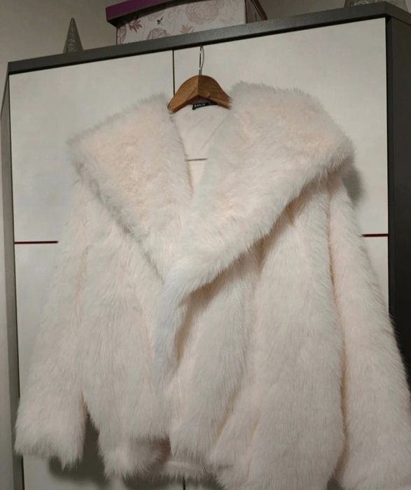 Śliczne futerko z kapturem Shein