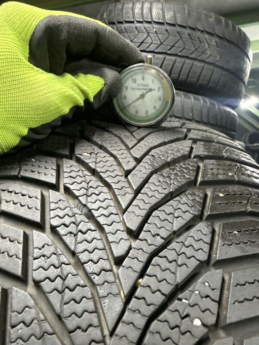 Шини резина 235/55/17 r17 Nexen пара зимні