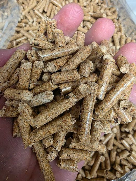 Wysokiej jakości Sosnowy Pellet - 1005 KG 67 Worków x 15 kg - Śląsk