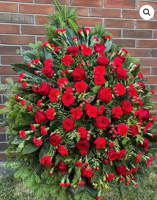 Wieniec pogrzebowy z żywych sztucznych kwiatów