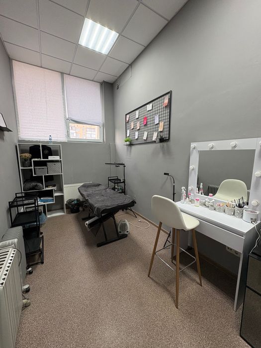 Робоче місце для косметолога/лешмейкера