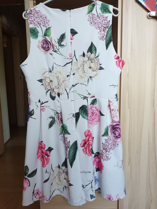 Sukienka w kwiaty
