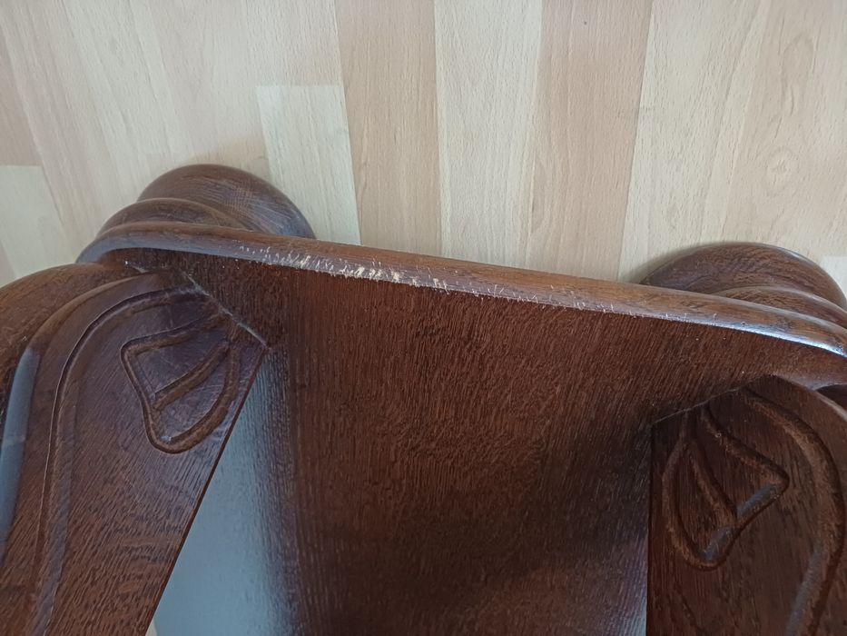 Stolik kawowy  dębowy– kolor ciemny brąz – solidny i stabilny