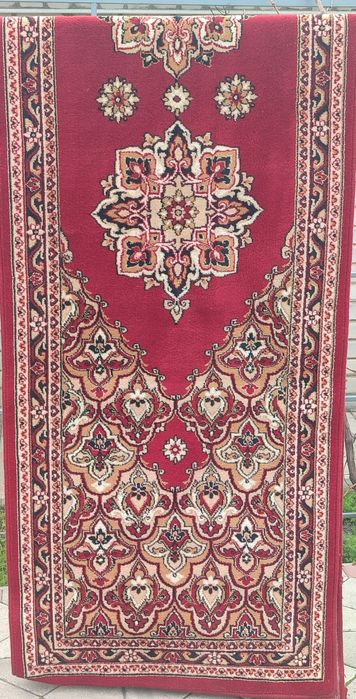 Продам ковёр и дорожки в хорошем состоянии