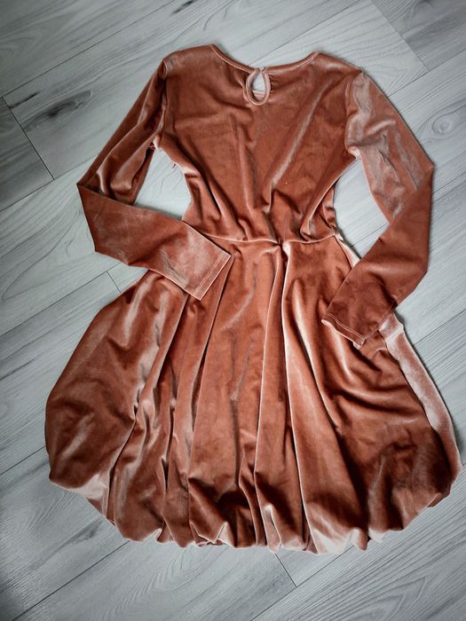 Piekna zamszowa sukienka 36