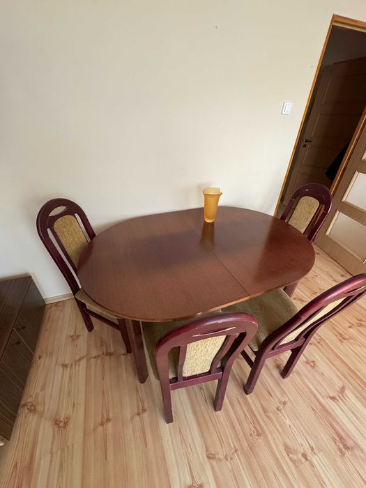 Klasyczny komplet: Rozkładany stół owalny + 4 krzesła