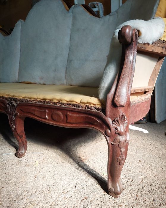 Canapé imponente D. José, dá época.