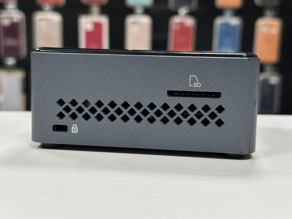 Intel Nuc J4005 8GB 256SSD