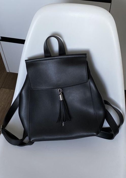 Чорний жіночий рюкзак з еко шікри