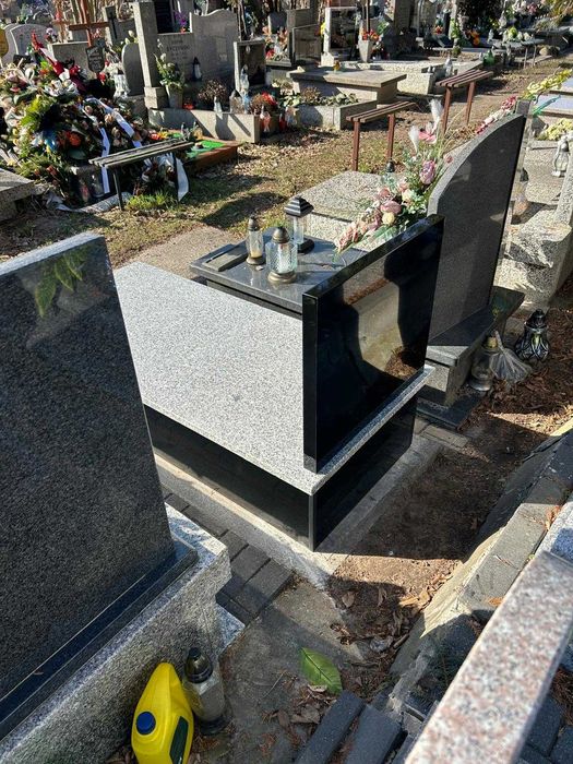 Nagrobki z granitem strzegomskim, ten model 3200zł + montaż.