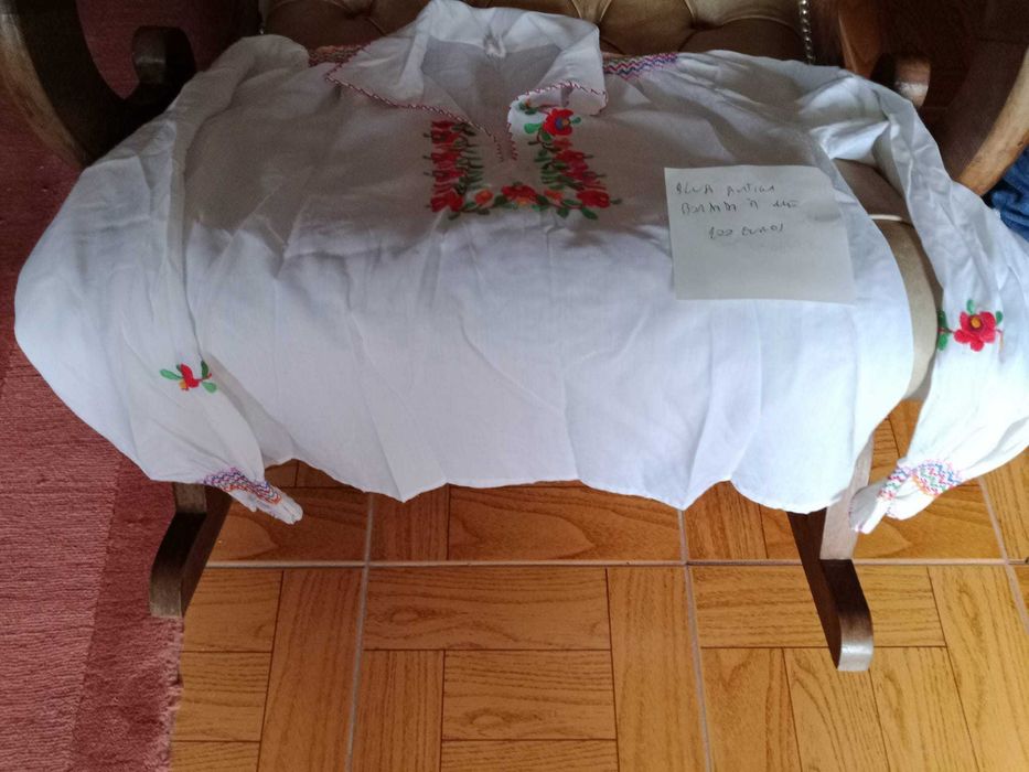 Colcha de Castelo Branco linho bordado em seda