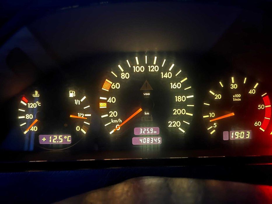 mercedes benz em muito bom estado