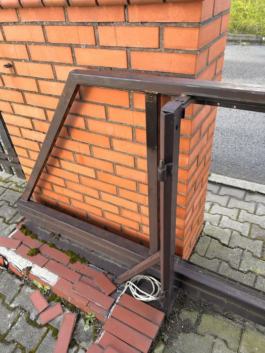 Brama przesuwna solidna