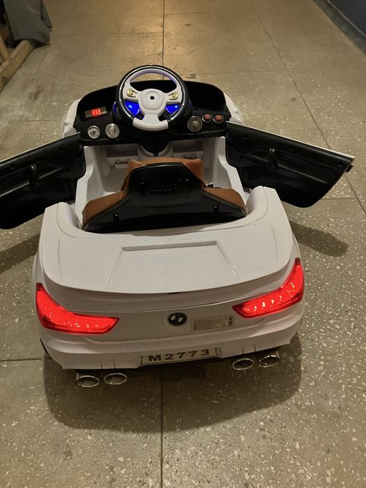 Дитяче електро авто BMW