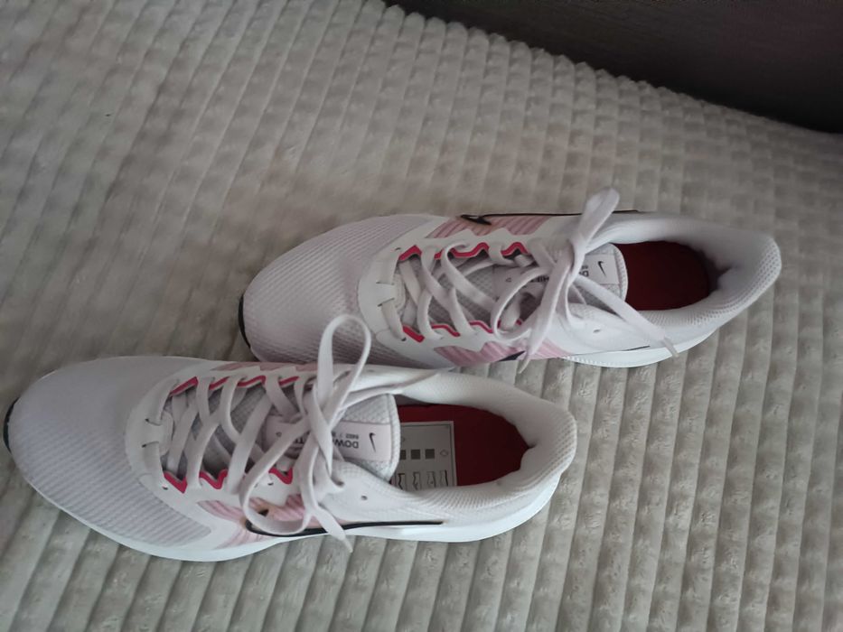 Кросівки жіночі (39 розмір) NIKE