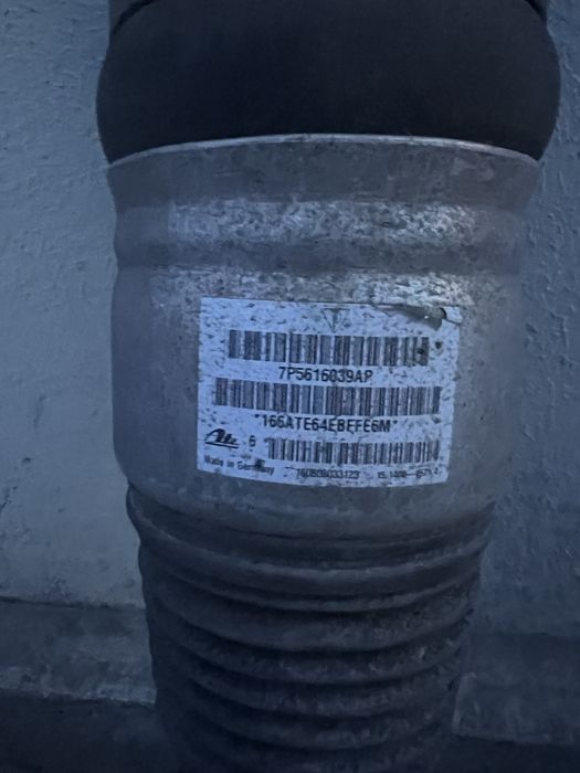 Амортизатор з пневмобалоном