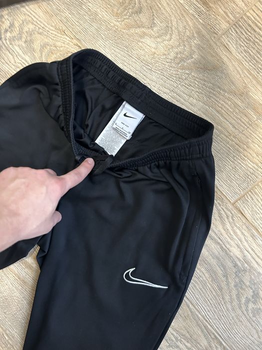 Спортивні штани Nike