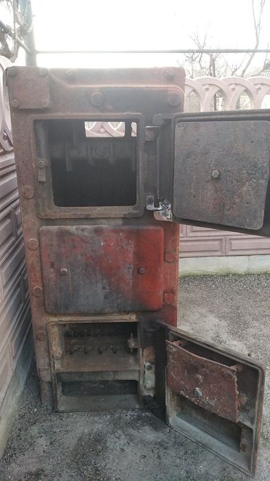 Котел чугунний продам