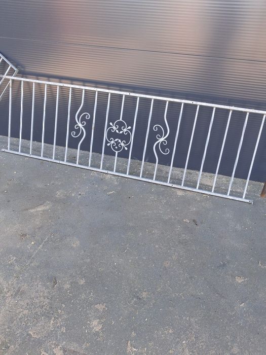 Solidne Przęsła Balustradowe / Balustrada Metalowa