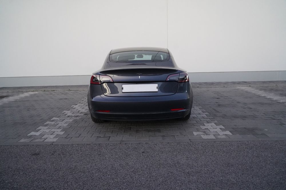 Tesla Model 3 RWD